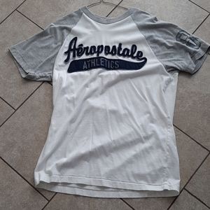 White aeropostale t shirt